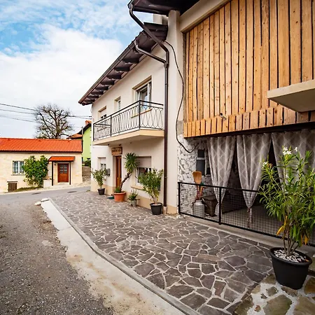 Semesterbostad Sisnikova Hisa Ilirska Bistrica