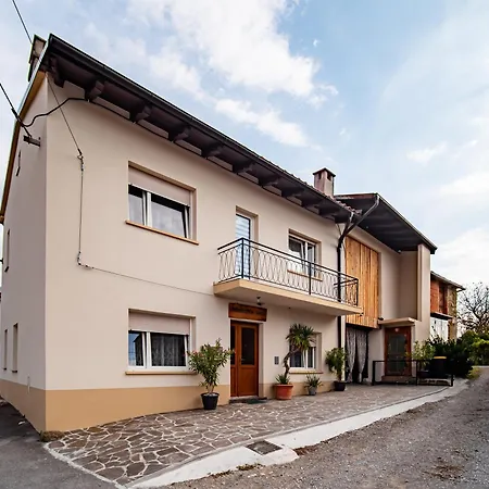 Sisnikova Hisa Semesterbostad *