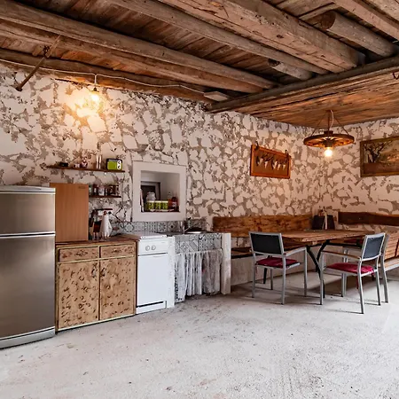 Sisnikova Hisa Ilirska Bistrica