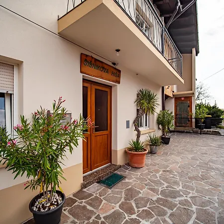 Sisnikova Hisa Hébergement de vacances Ilirska Bistrica