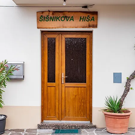 Sisnikova Hisa