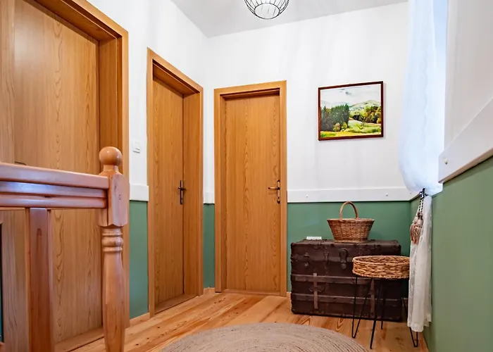 Sisnikova Hisa * Ilirska Bistrica